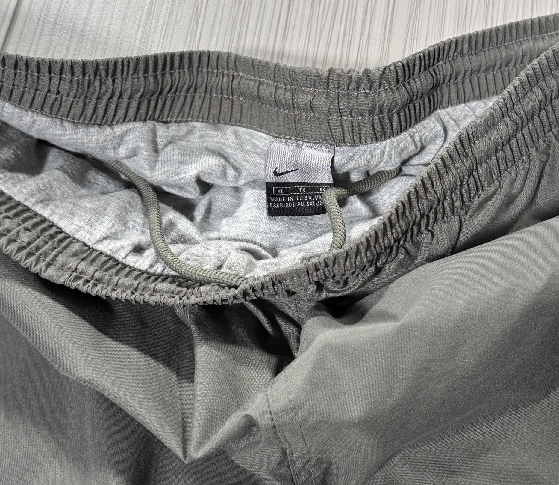 00s Nike Grey tag.jpg