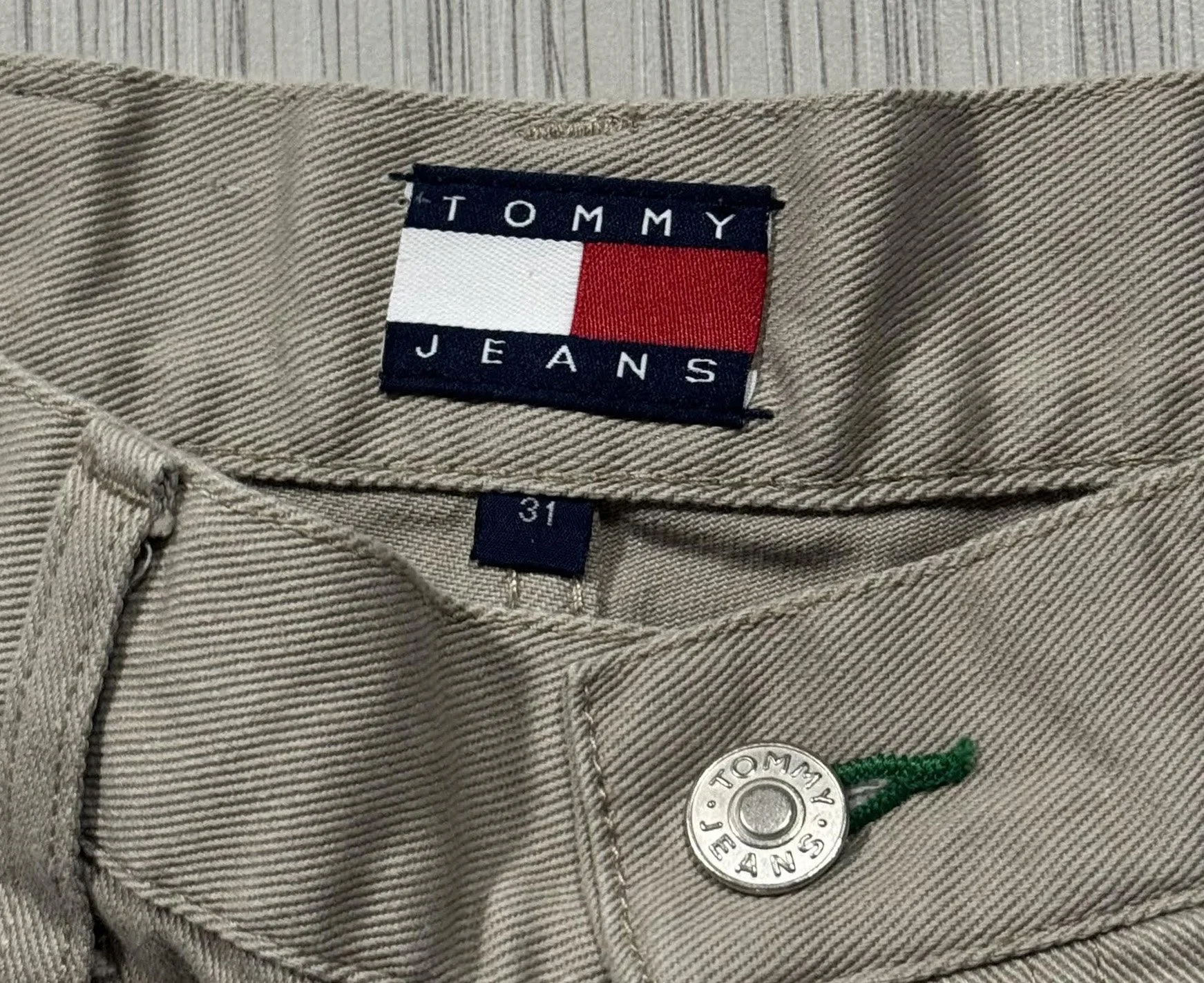 tommy jeans tag.jpg