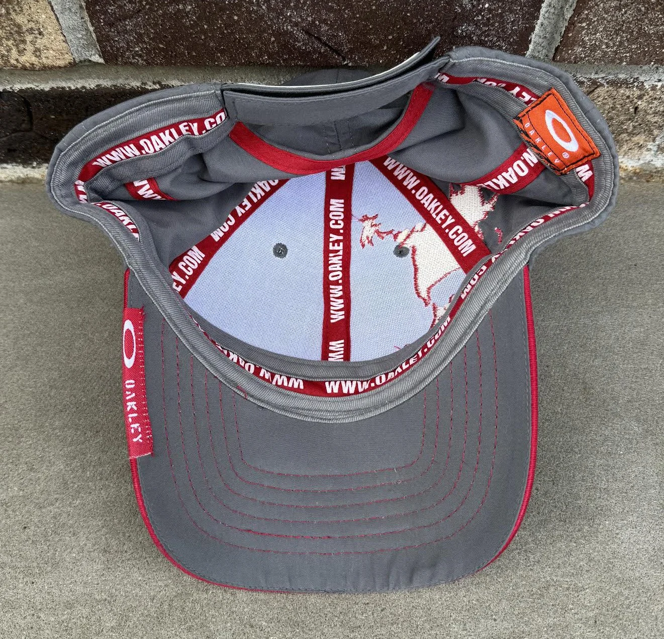 Inside of Oakley Strapback.jpg