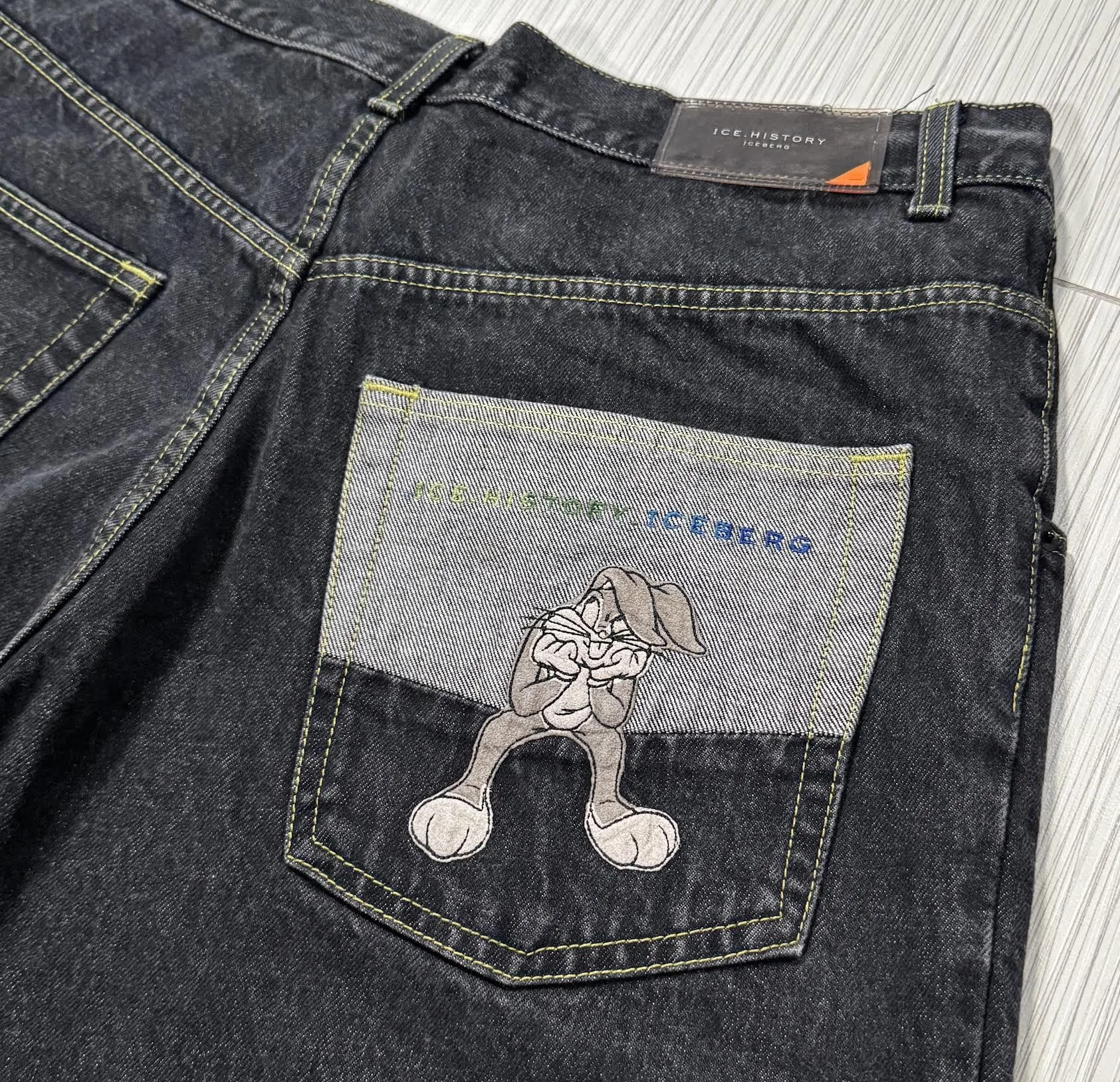 Bugs Bunny Iceberh pocket.jpg