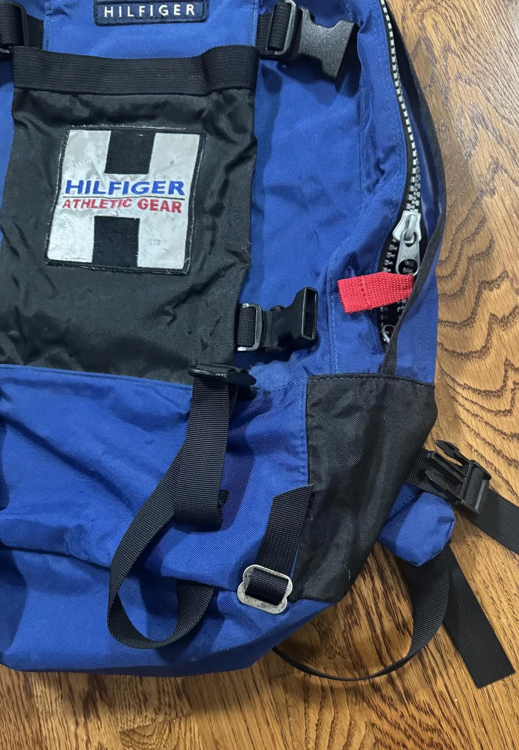 Zipper of Tommy bag.jpg