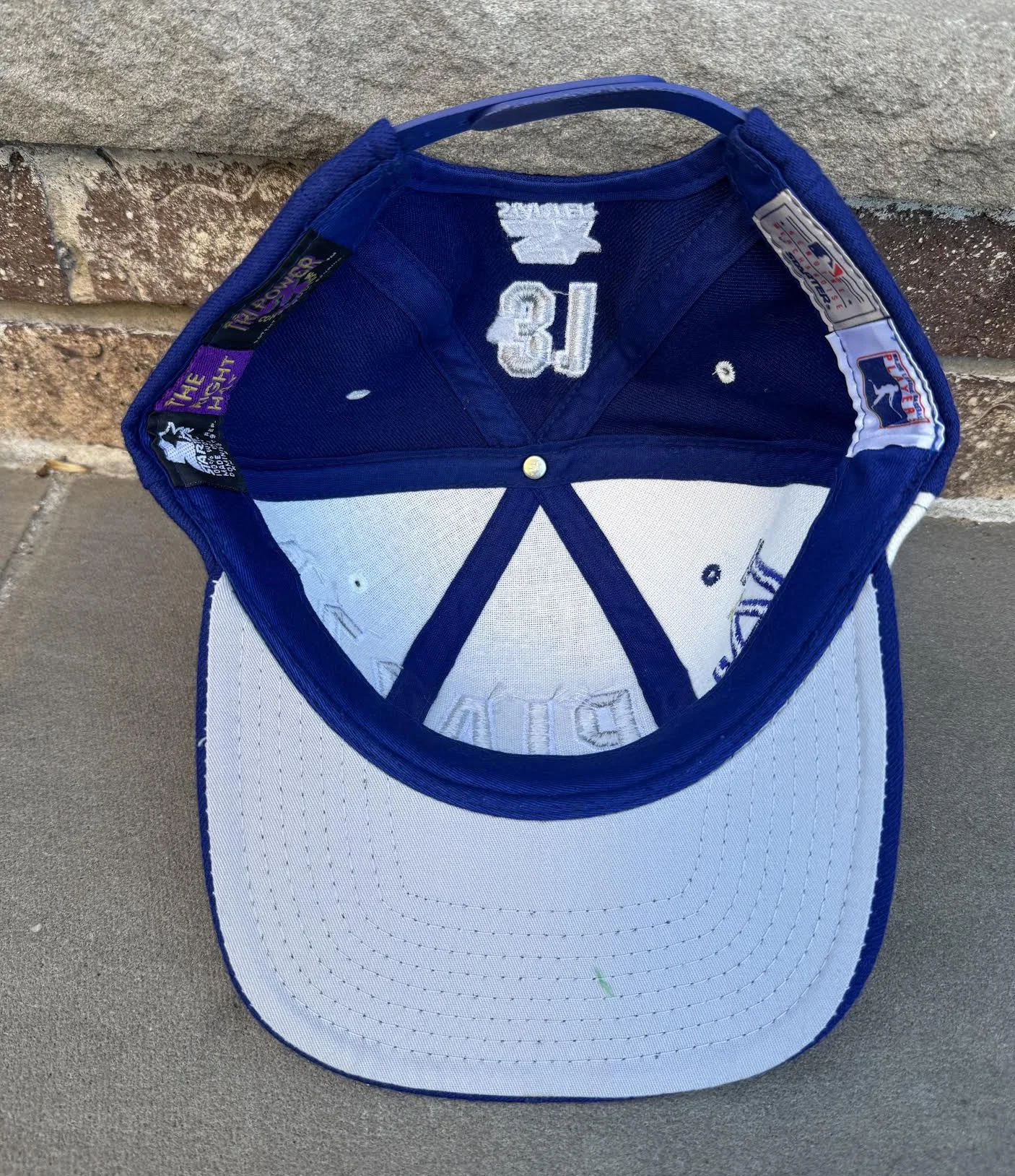 inside of piazza snapback.jpg