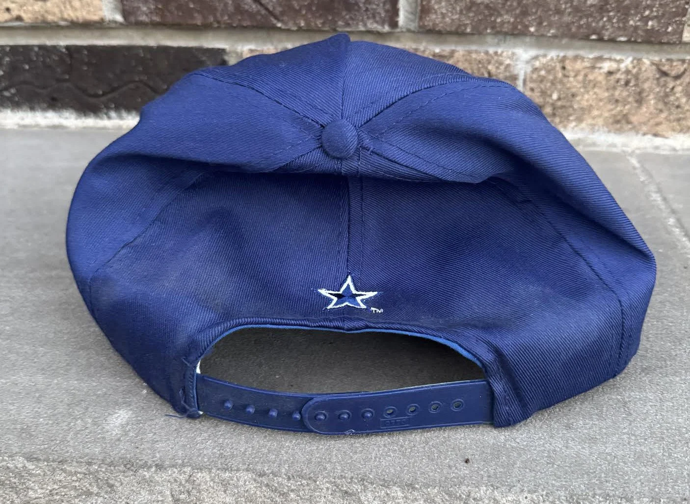 back of Dallas Cowboys Snapback.jpg