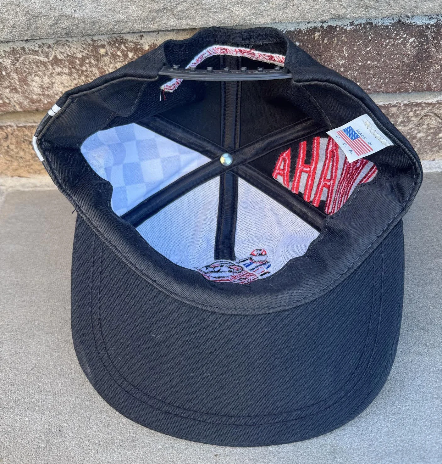 inside of yamaha cap.jpg