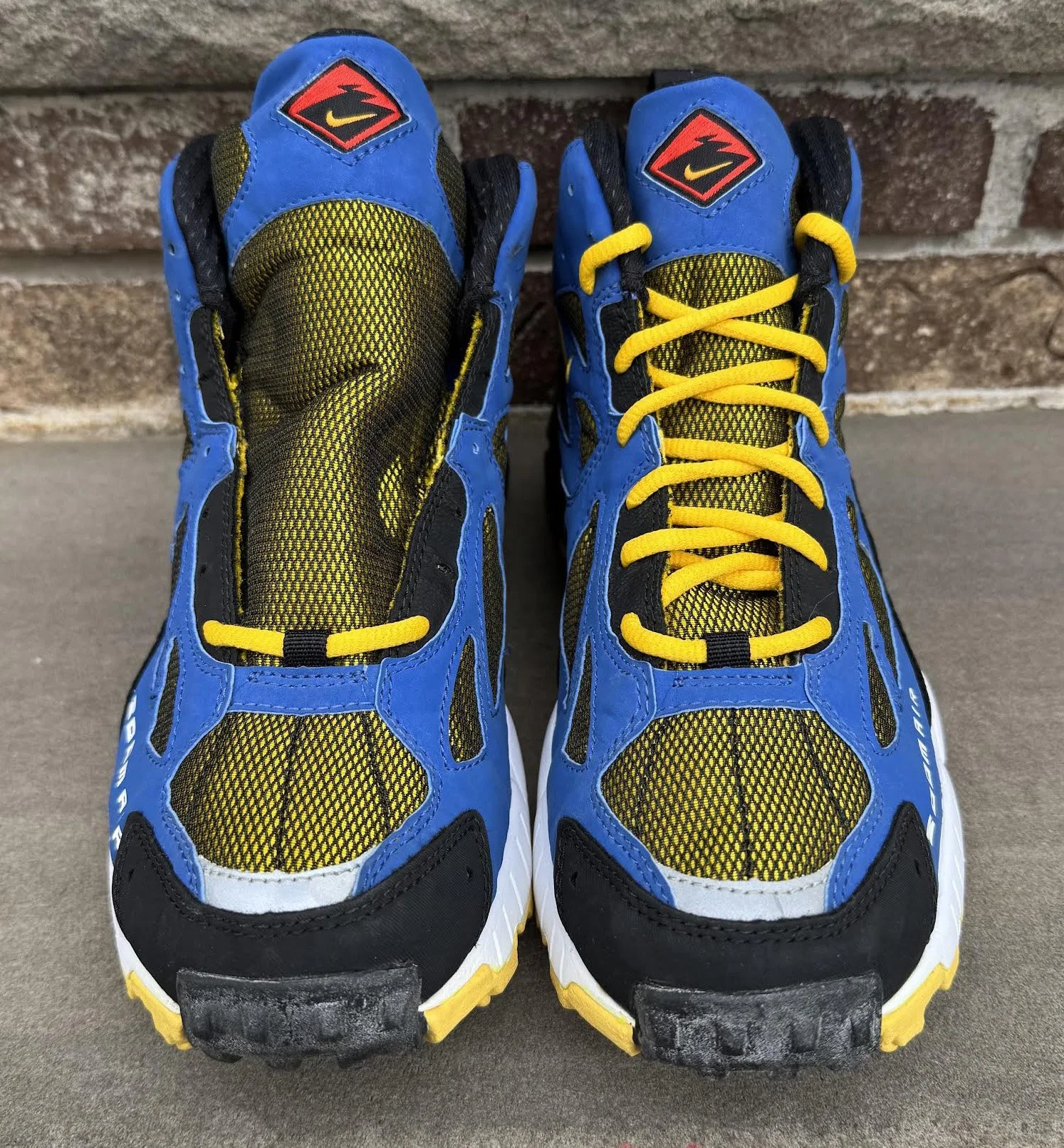 front of Nike terra Sertig Royal.jpg