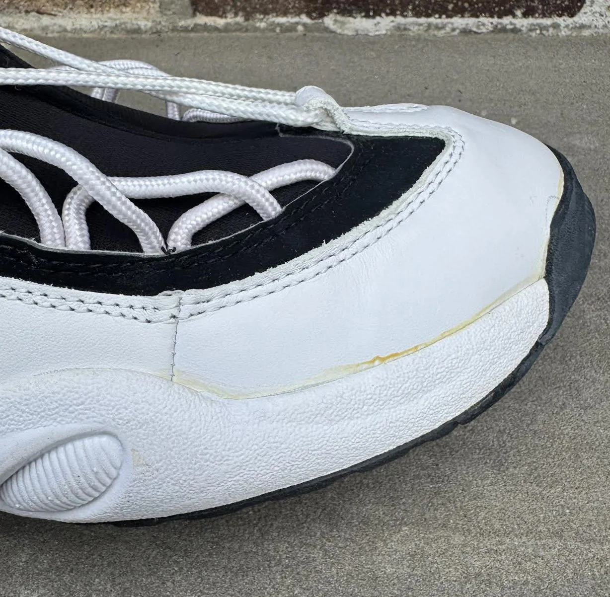 Nike Air Lambaste White / Metallic Silver / Black (Size 10) DS Nike Air Lambaste White / Metallic Silver / Black (Size 10.5  main image 2