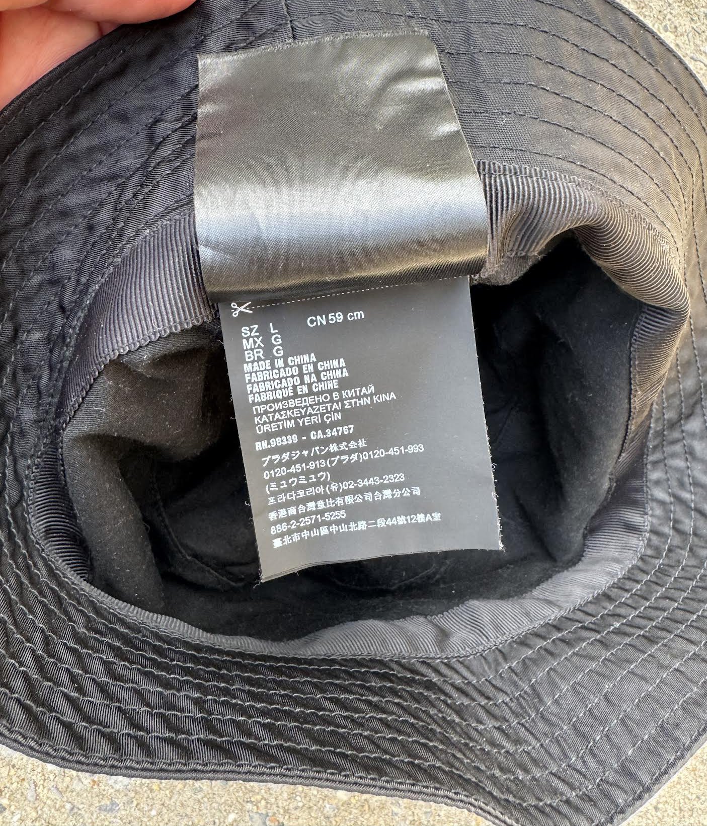 Prada size L tage re-nylon .jpg