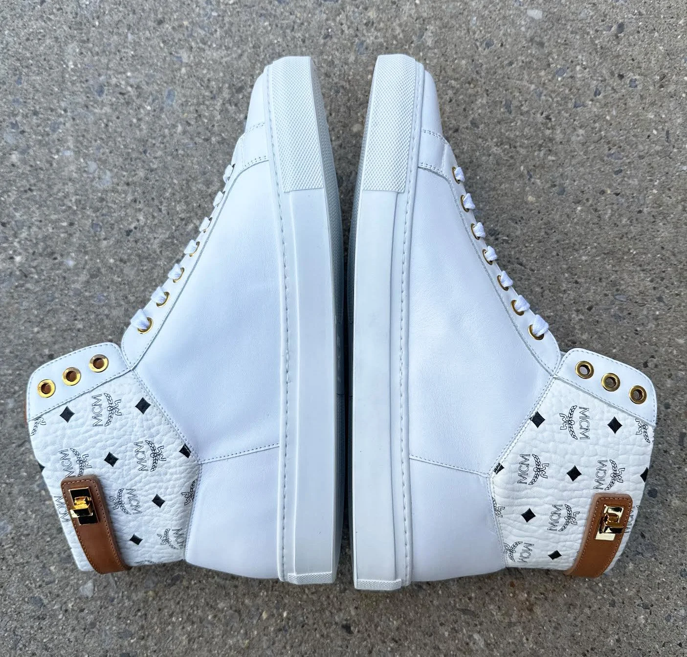 MCM White Leather Hi (Size 44) DS — RootsBK