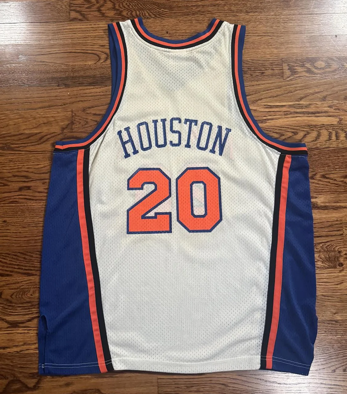 back of Starter Houston Jersey Knicks .jpg