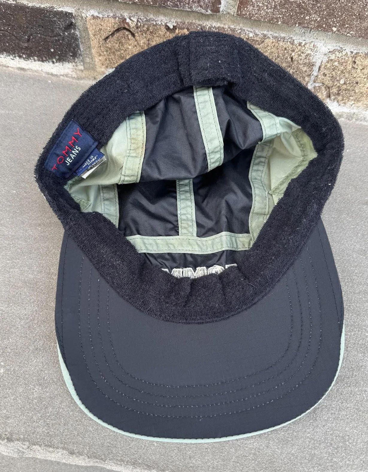 inside of Tommy Jeans hat.jpg
