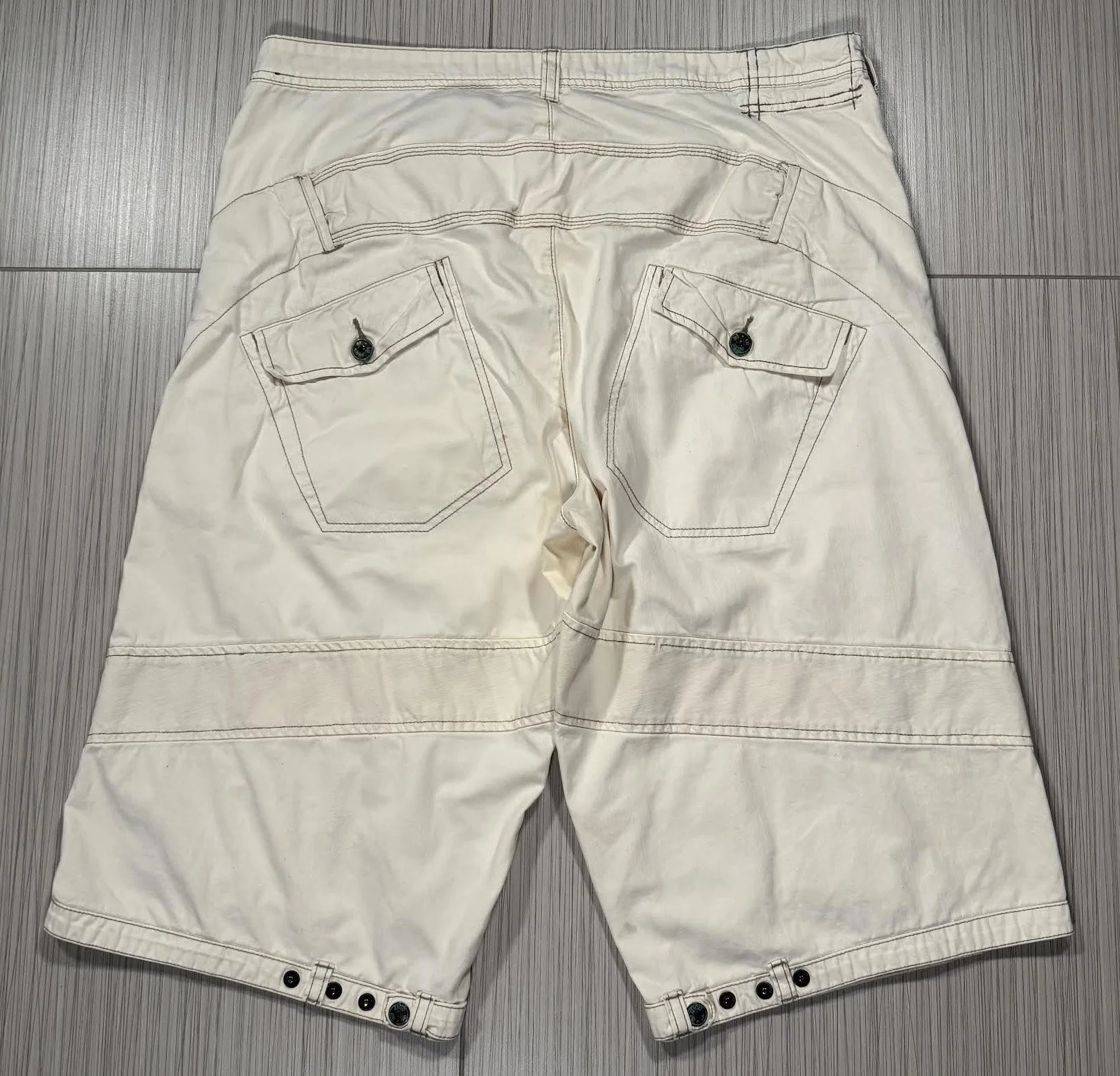 Back of Girbaud Shorts white.jpg