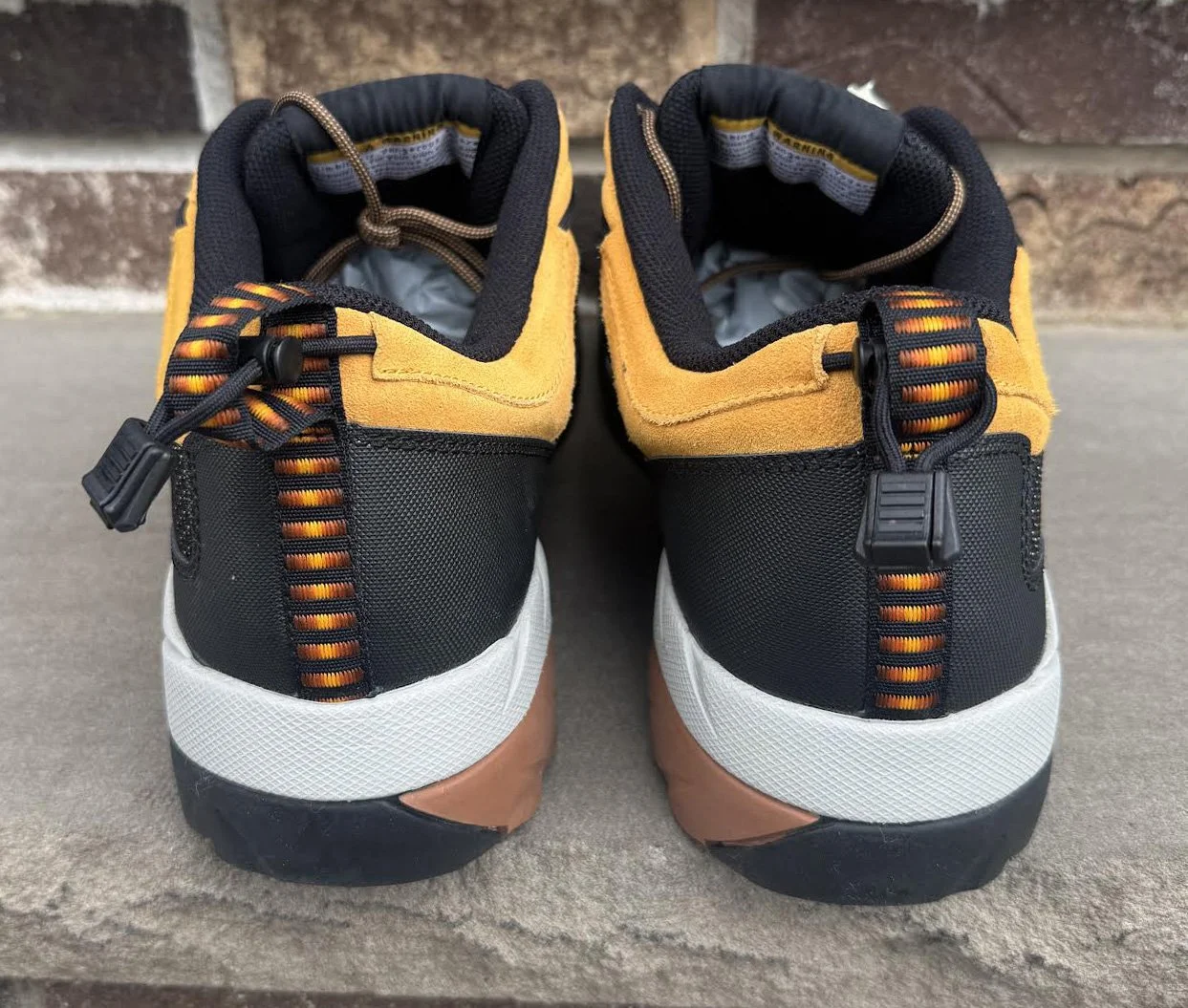 back Nike Air ACG Teewinot Wheat : Black.jpg