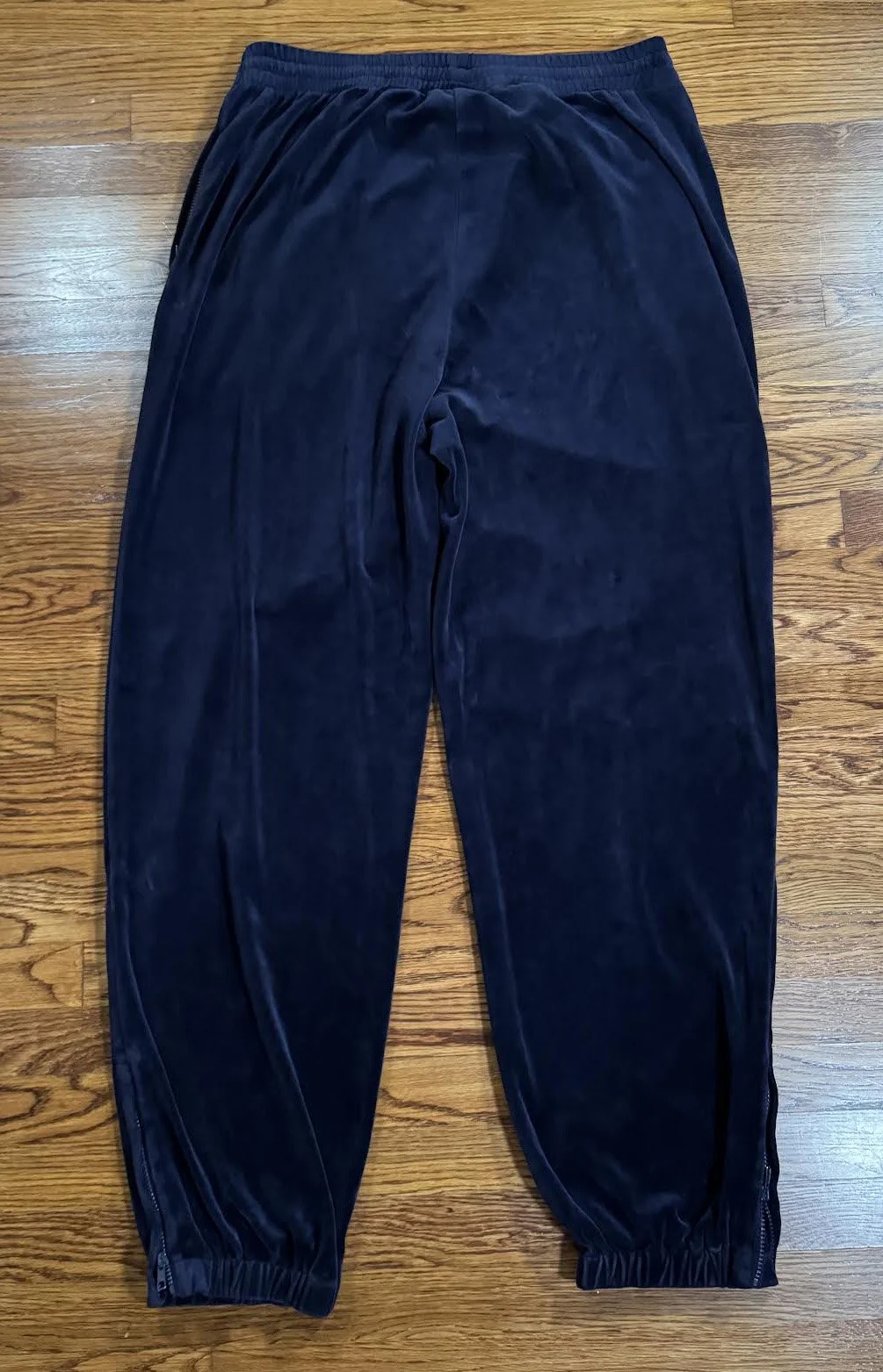 back of sean john velour pants .jpg