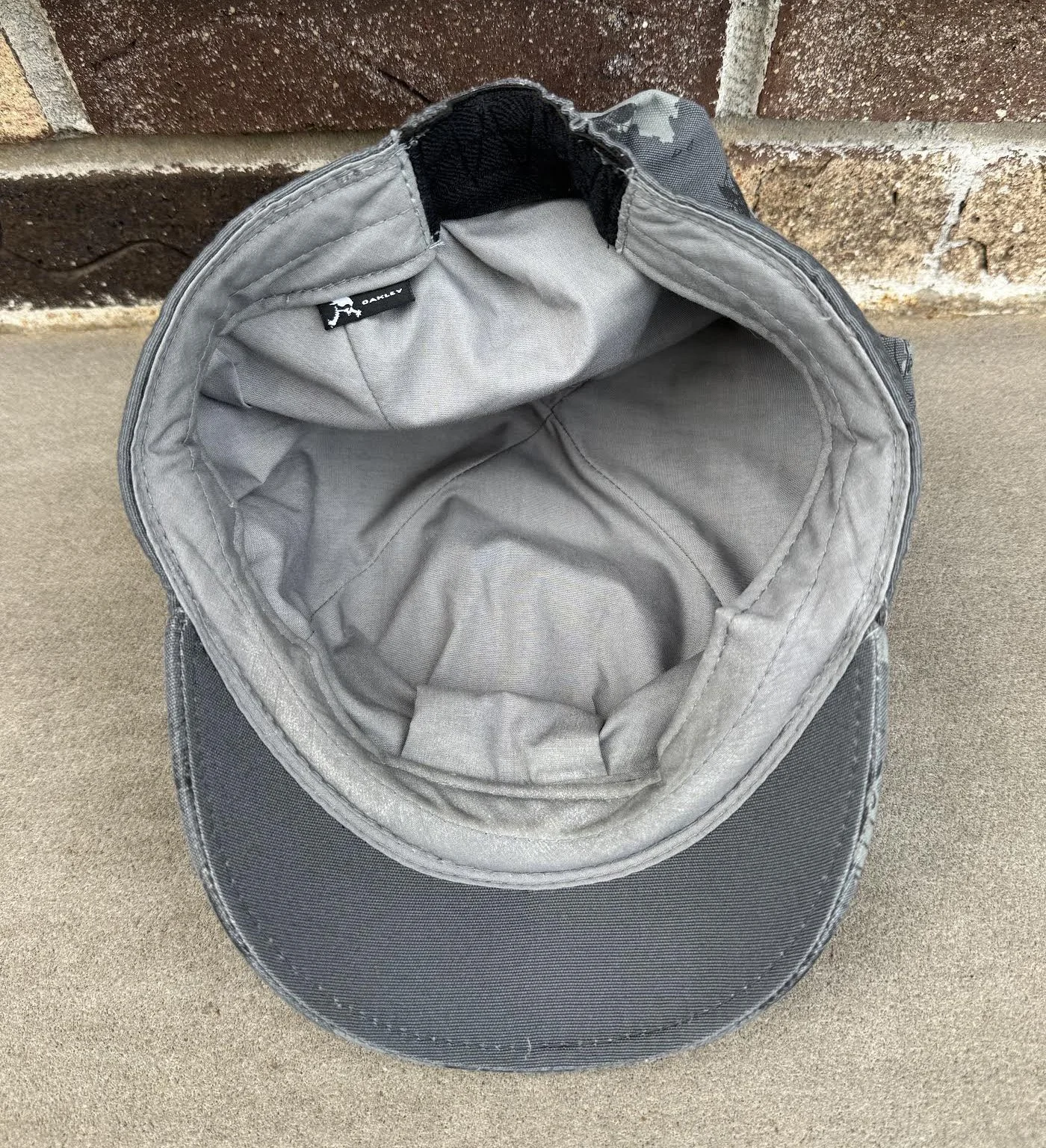 inside of Oakley cap.jpg