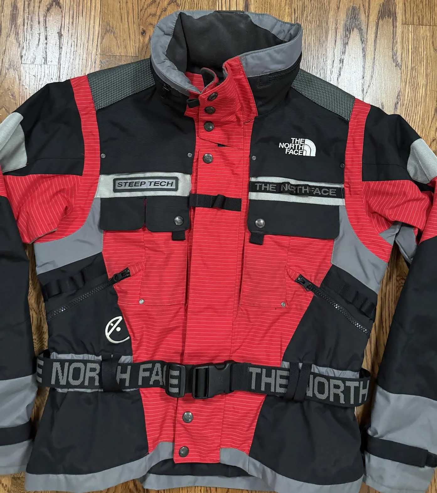 red wmns Steep tech close up.jpg