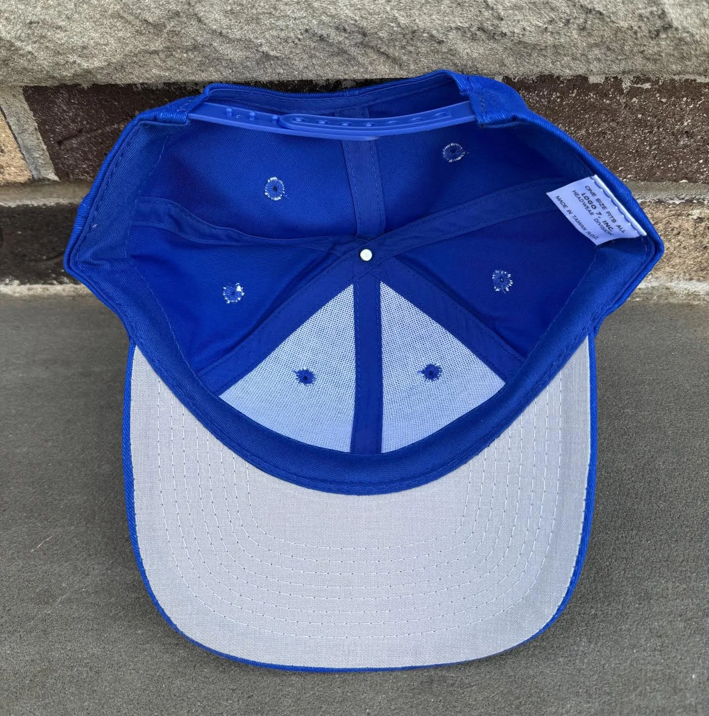 inside of Knicks blue logo 7 hat.jpg