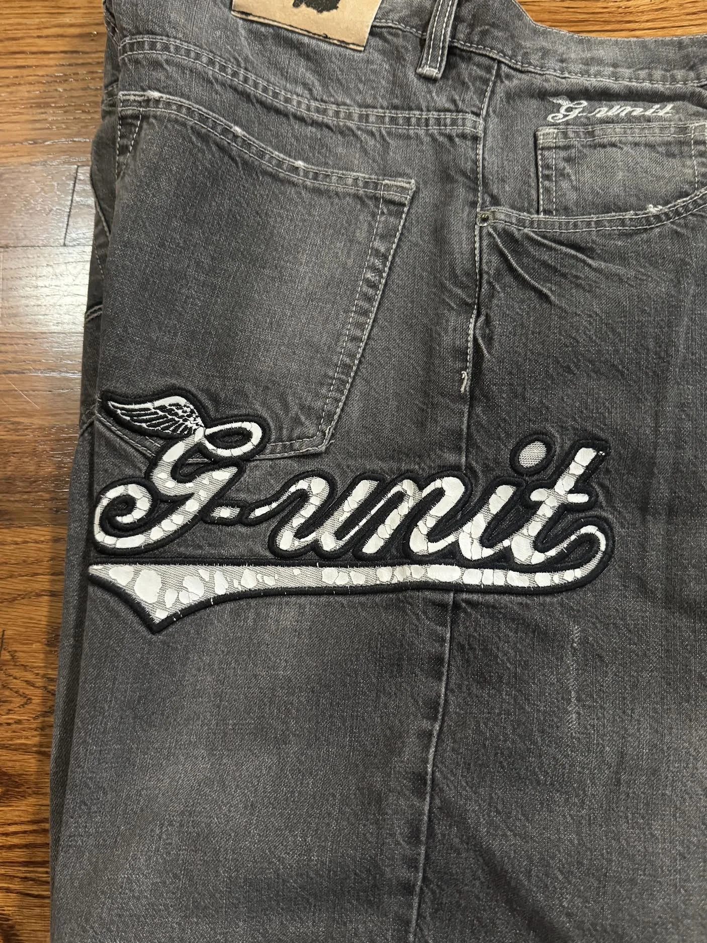 G Unit logo on side .jpg