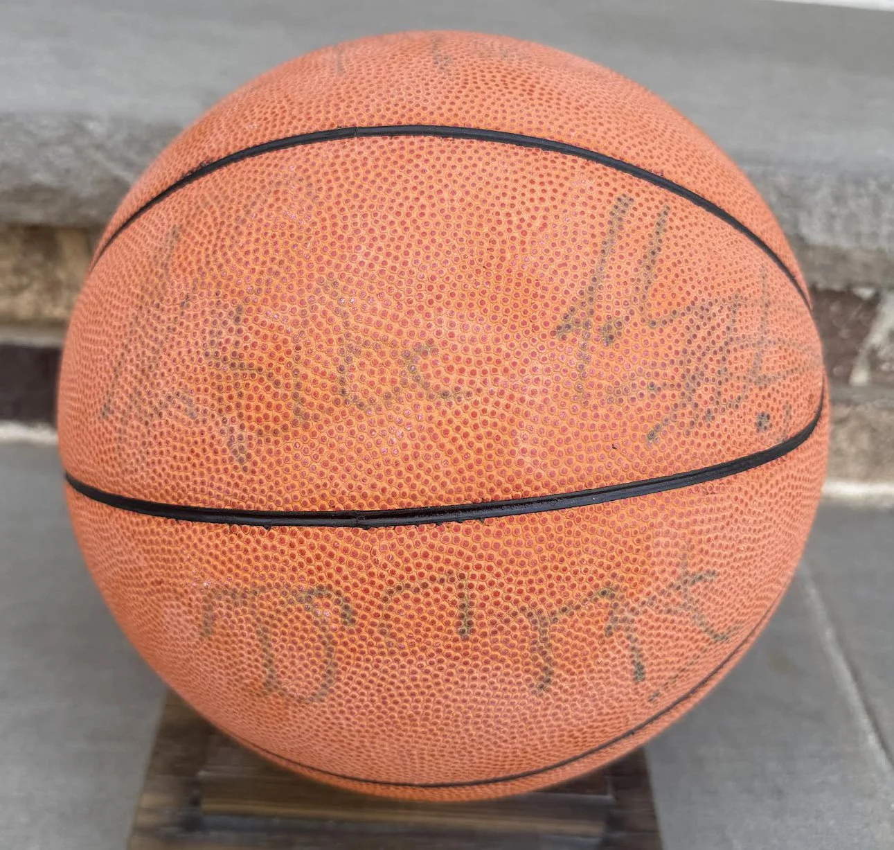 auto knicks ball 4.jpg
