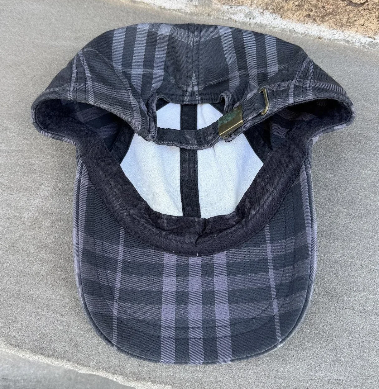 inside of Burberry hat.jpg