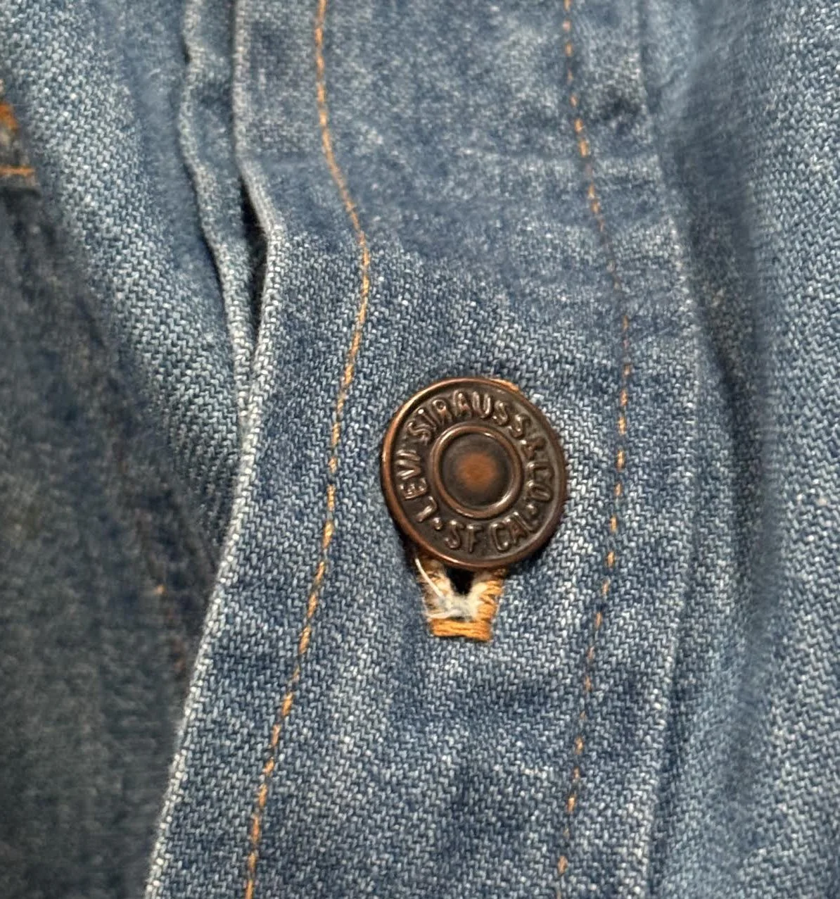 levis button .jpg