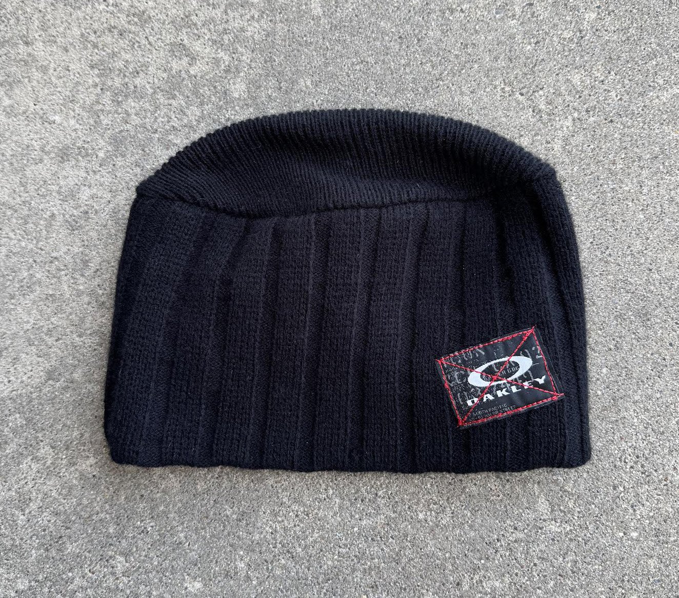 Back of Oakley Beanie ribbed.jpg