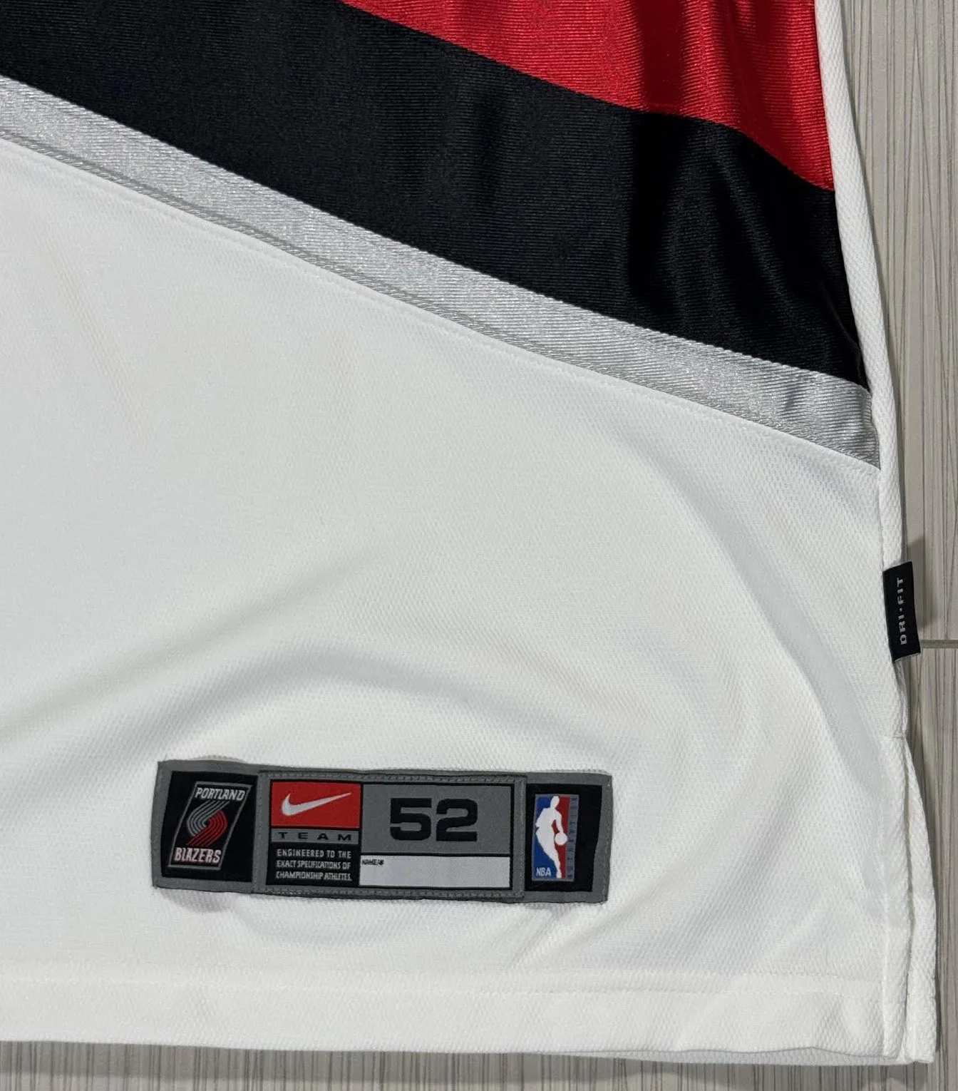 Nike Authentic Jersey tag Blazers 00s.jpg