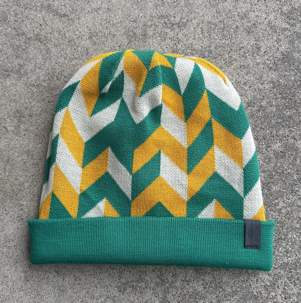 front of scando bando beanie green yellow toque .jpg