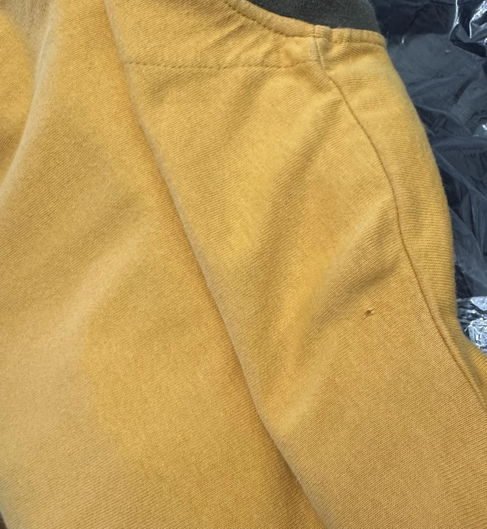 pinhole on back right shoulder .jpg