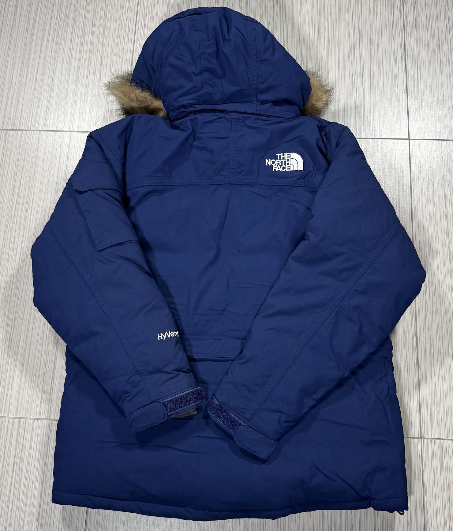 back of Mcmurdo Navy Parka.jpg