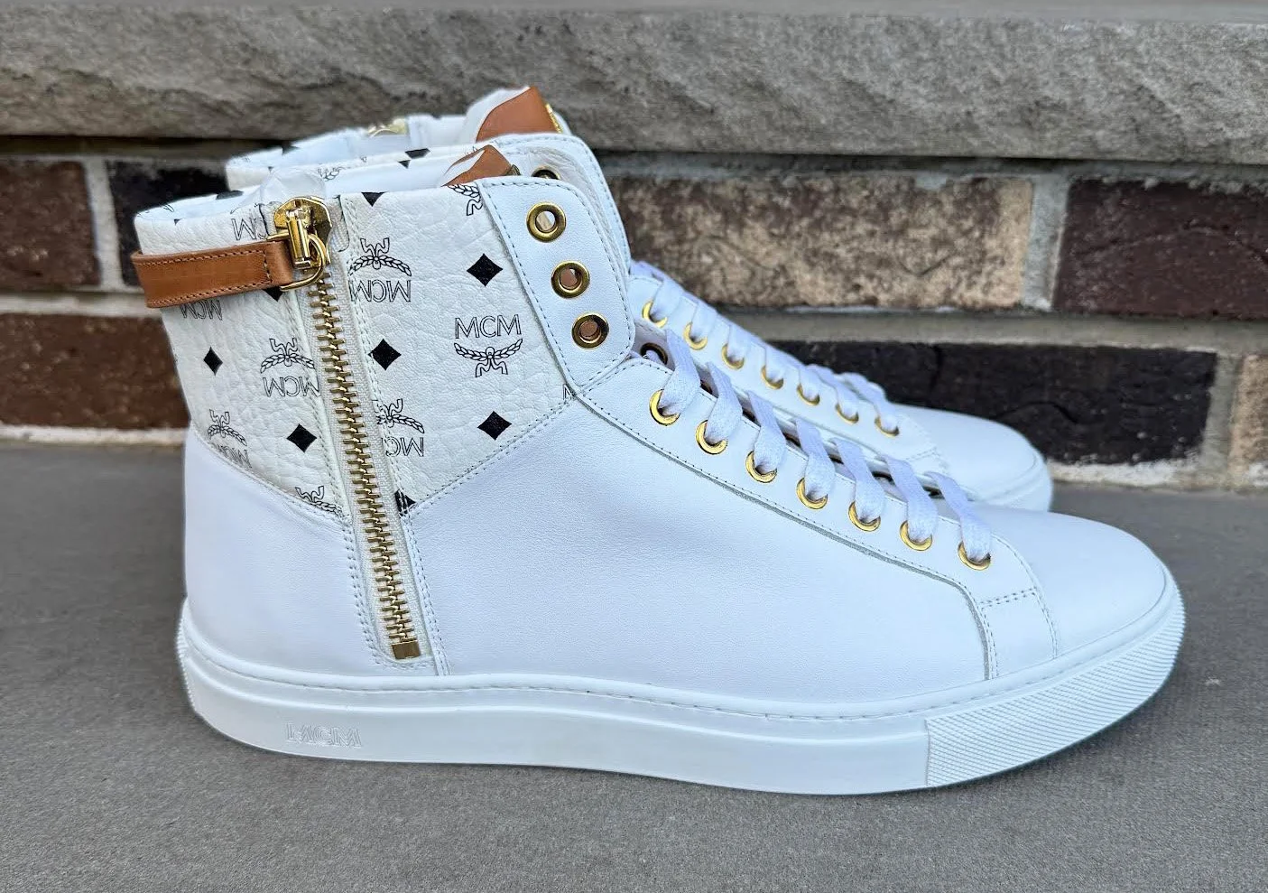 MCM White Leather Hi (Size 44) DS — RootsBK