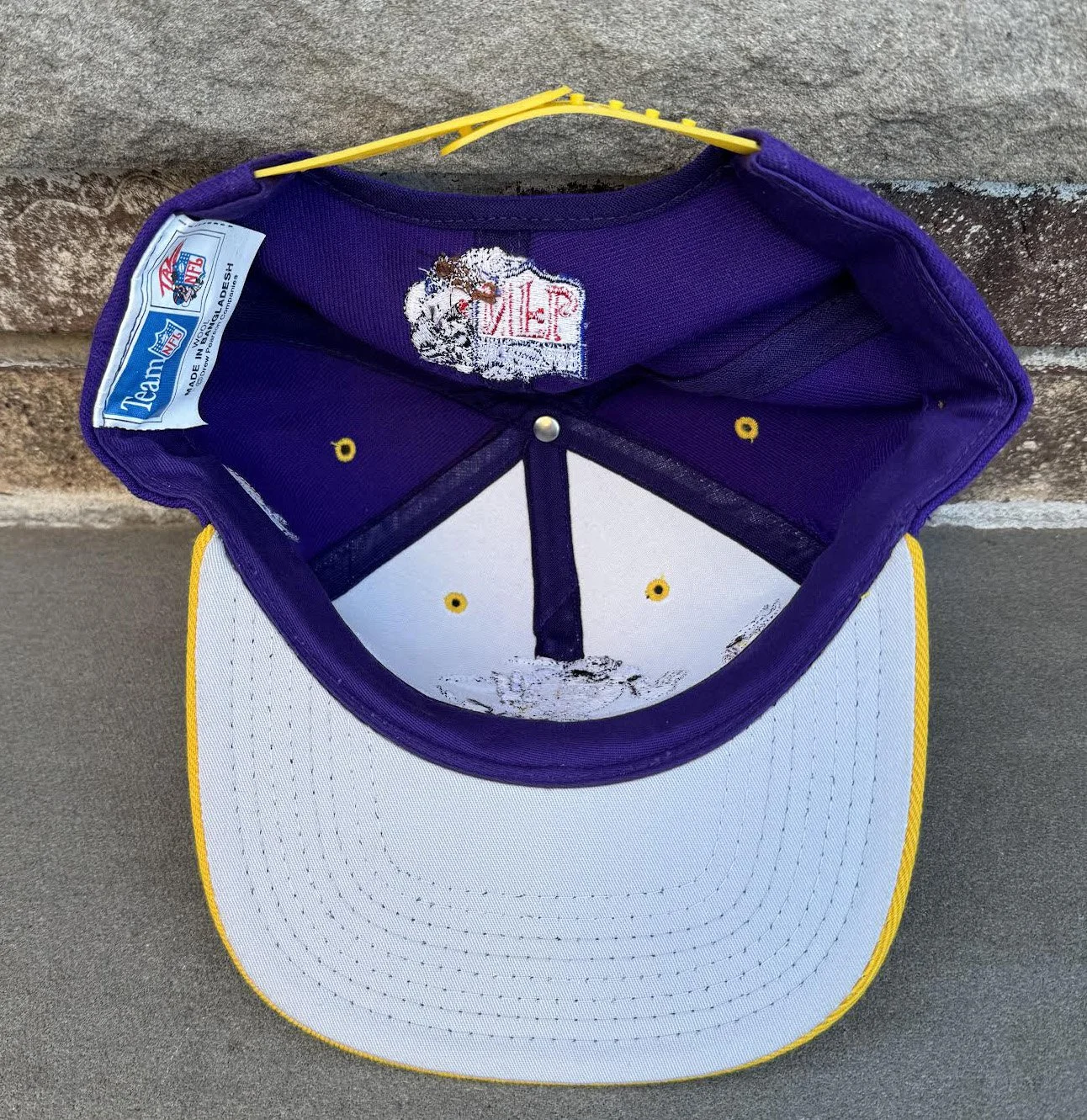 inside of Vikings Snapback .jpg
