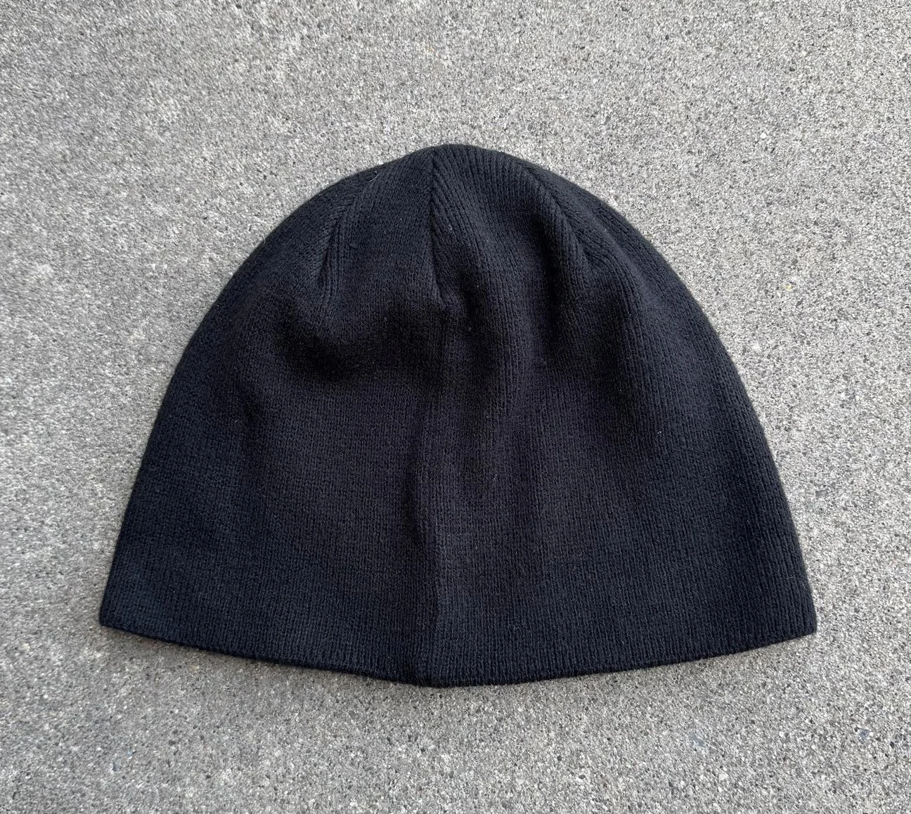 back of Oakley Blk Grey Beanie.jpg