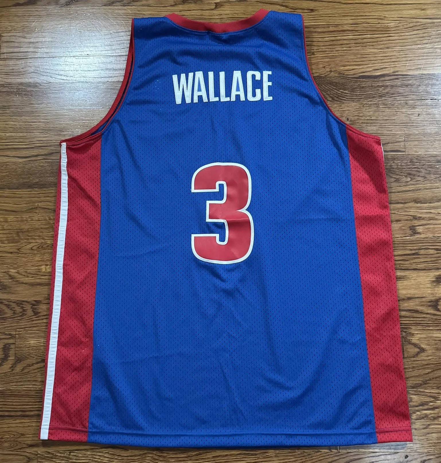 back of Wallace Jersey .jpg
