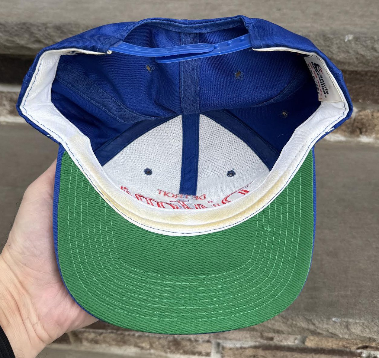 inside of pistons hat.jpg