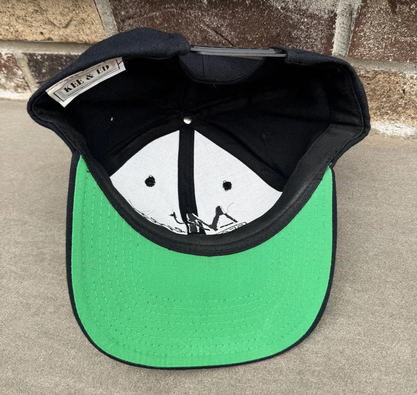inside of Menes hat Tupac.jpg