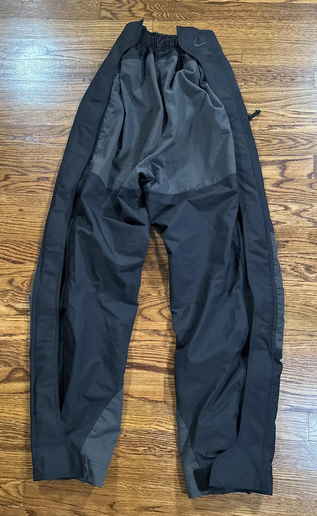 back of Nike ACG FIT Pants.jpg