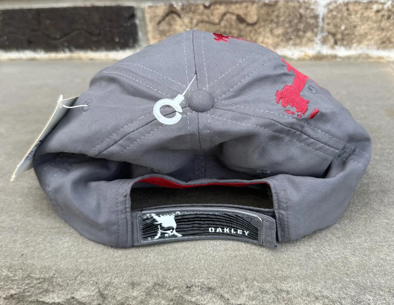 Back of Oakley Strapback.jpg