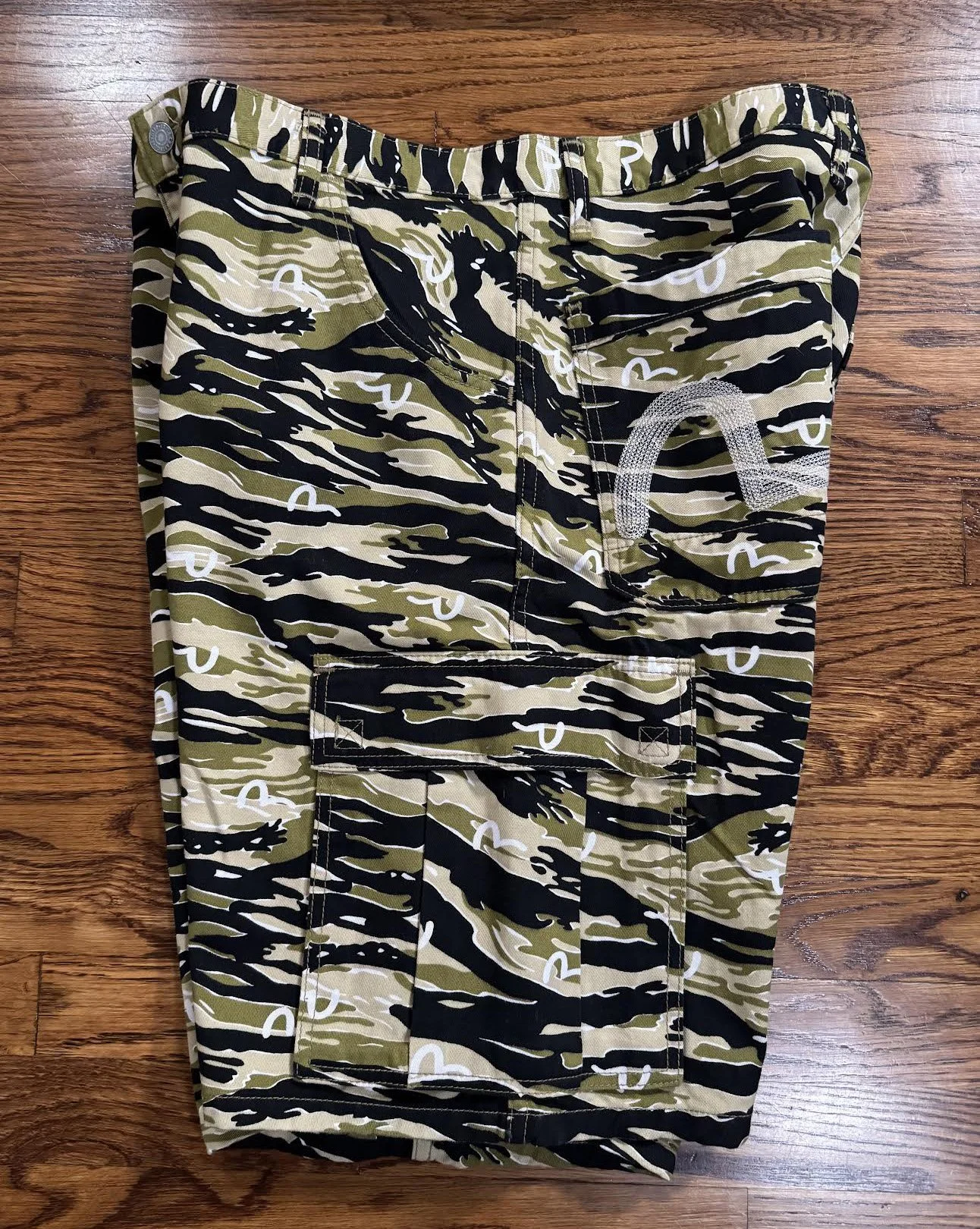 evisu cargo pocket.jpg