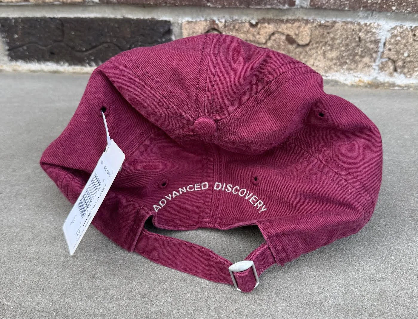 back of Oakley Descovery hat.jpg