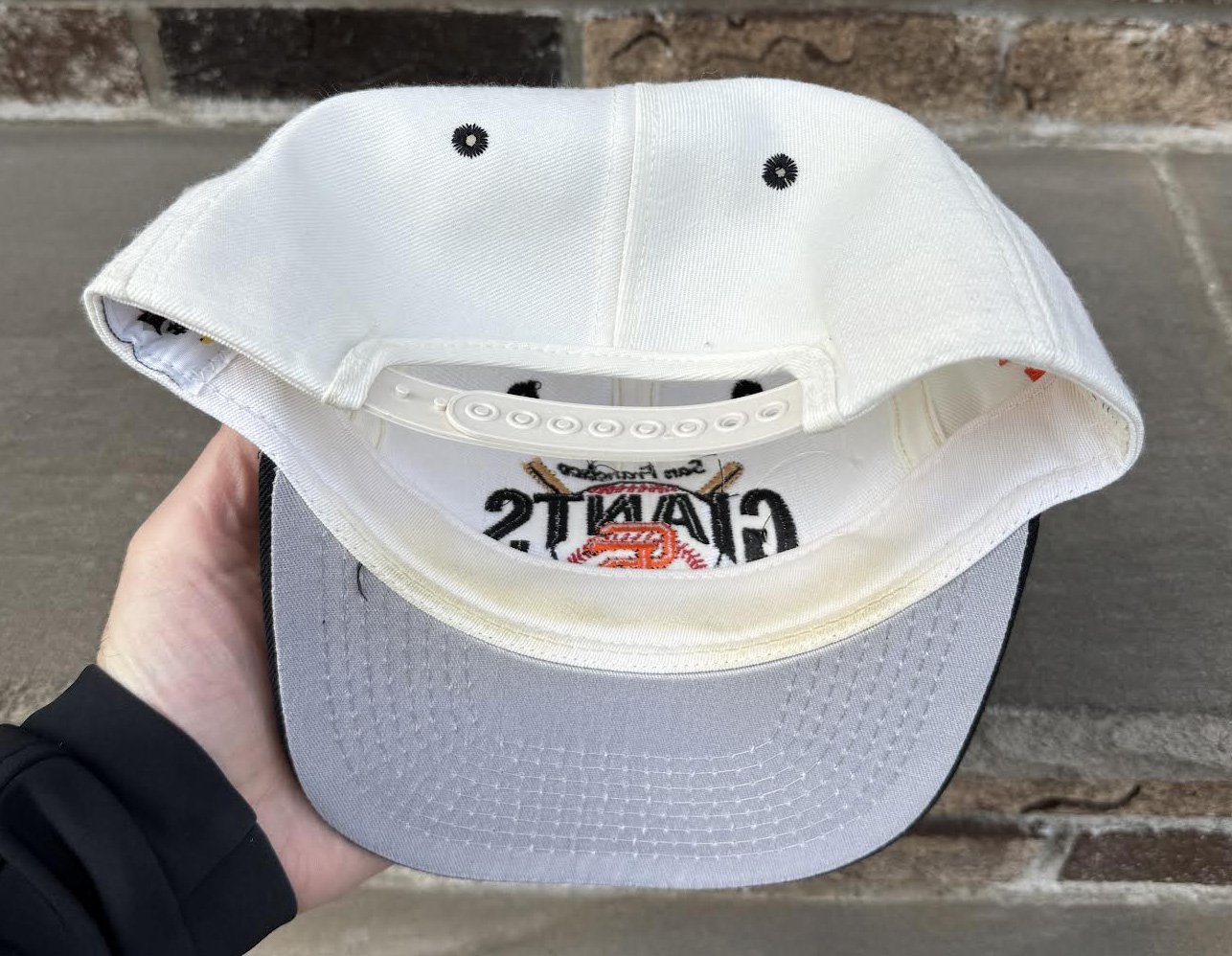 inside of Giants Snapback .jpg