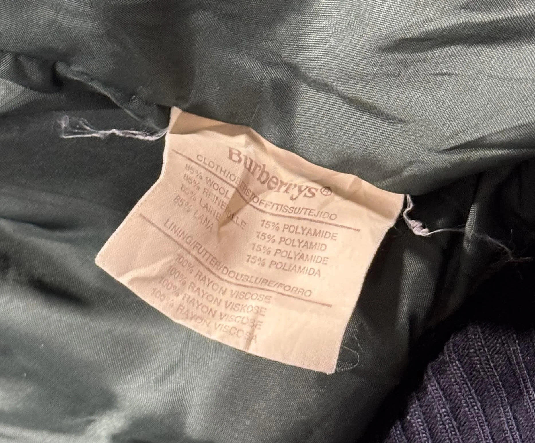 burberrys tag side 2.jpg