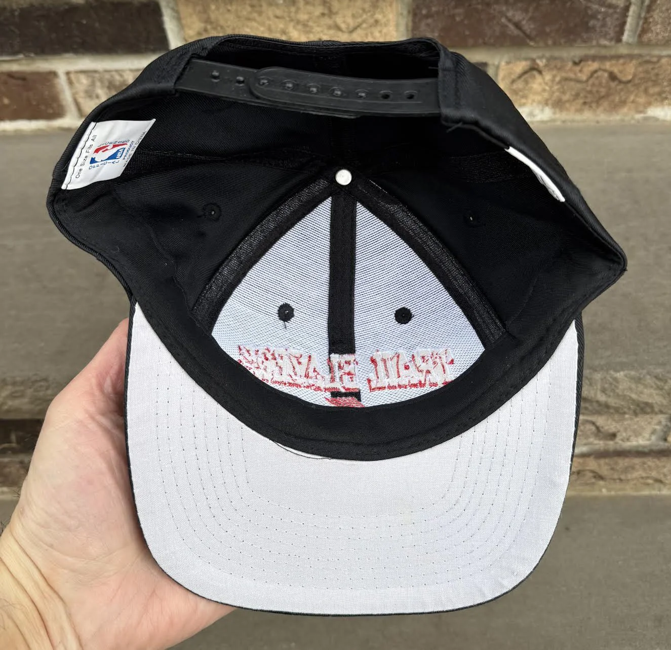 inside of trail blazers snapback .jpg