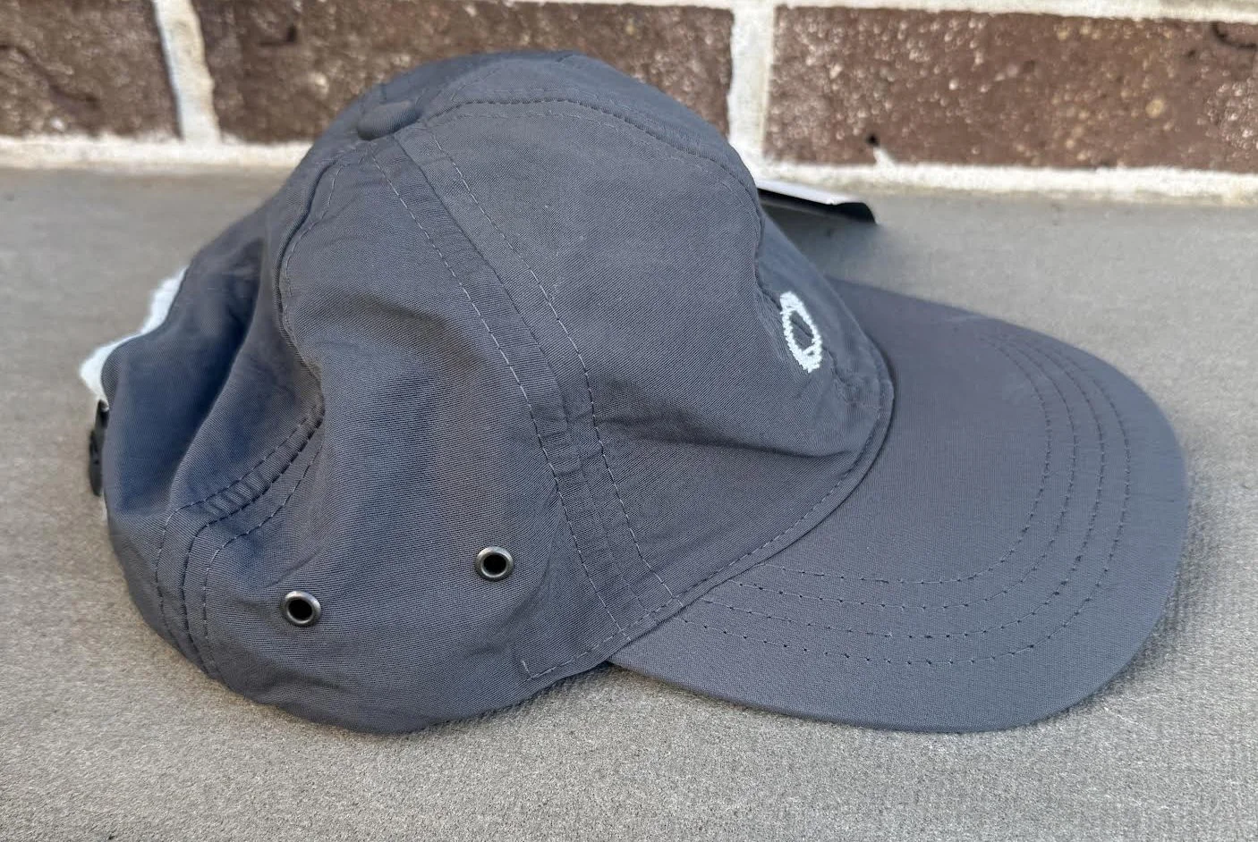 side of Oakley Cap grey .jpg