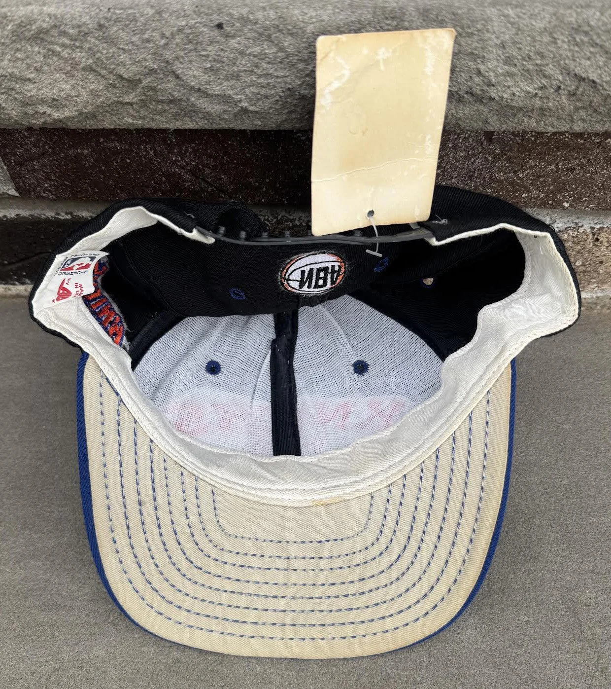 inside of Knicks 33 Cap.jpg