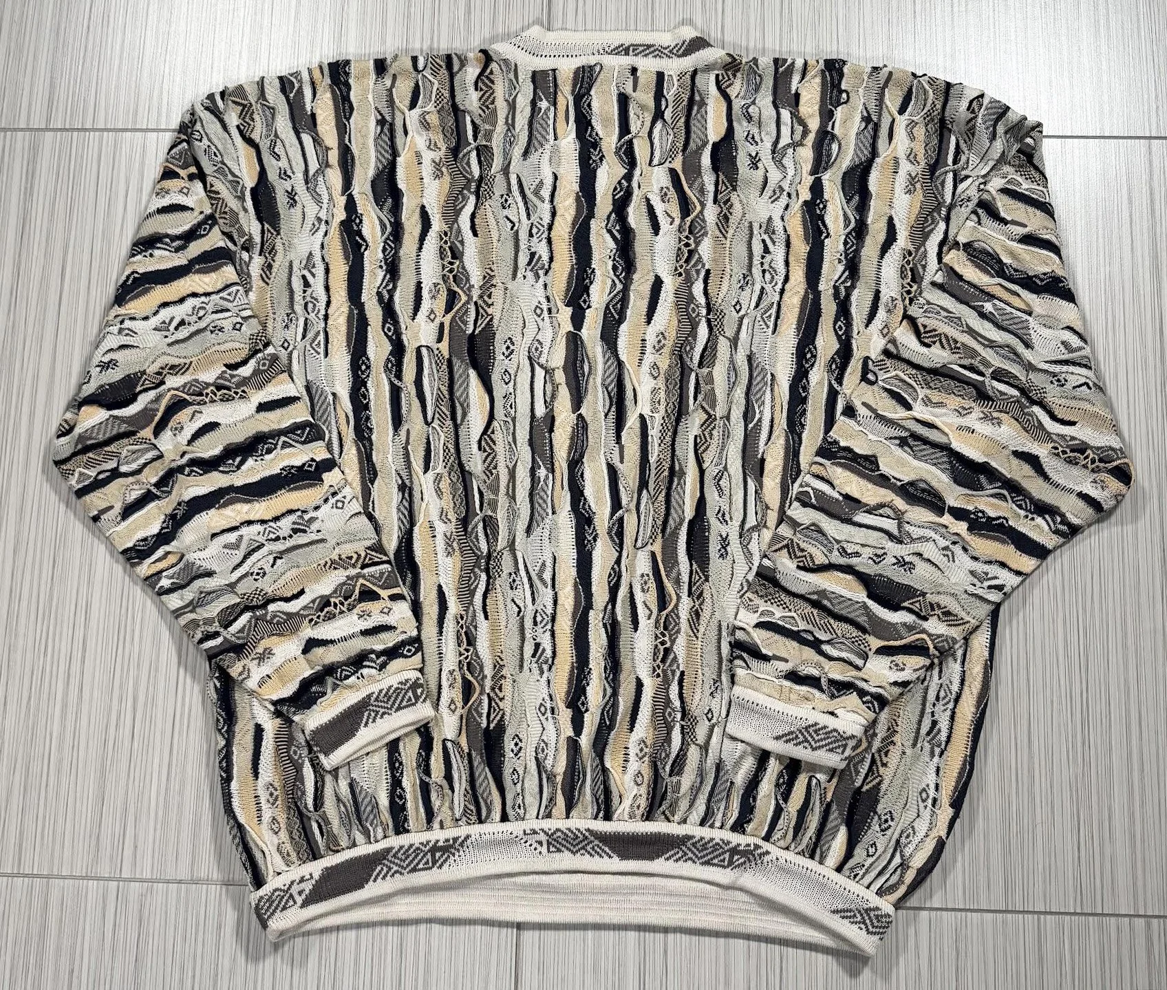 back Coogi Classics thin Sweater .jpg