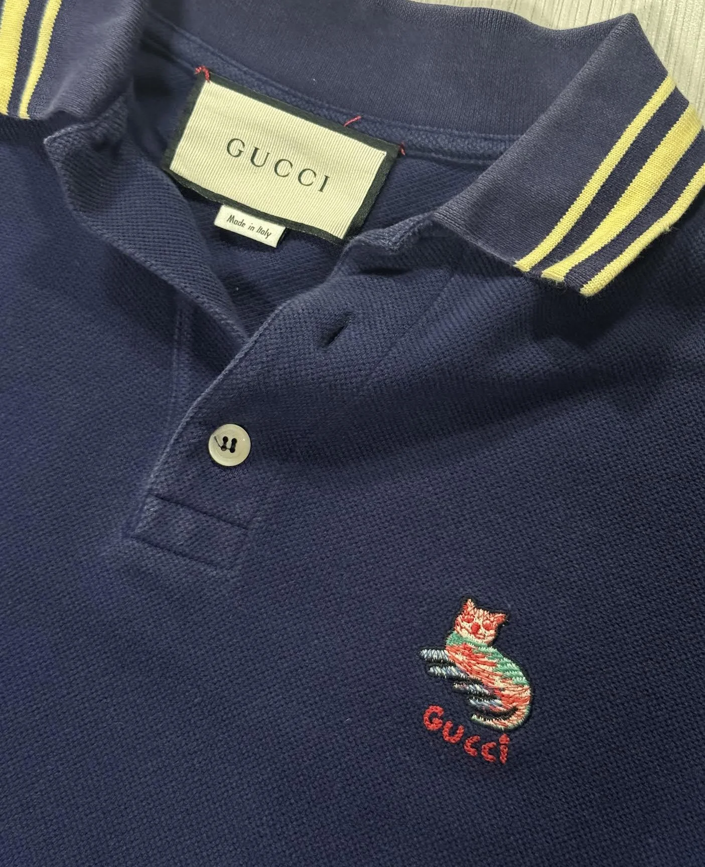 Gucci logo on front.jpg