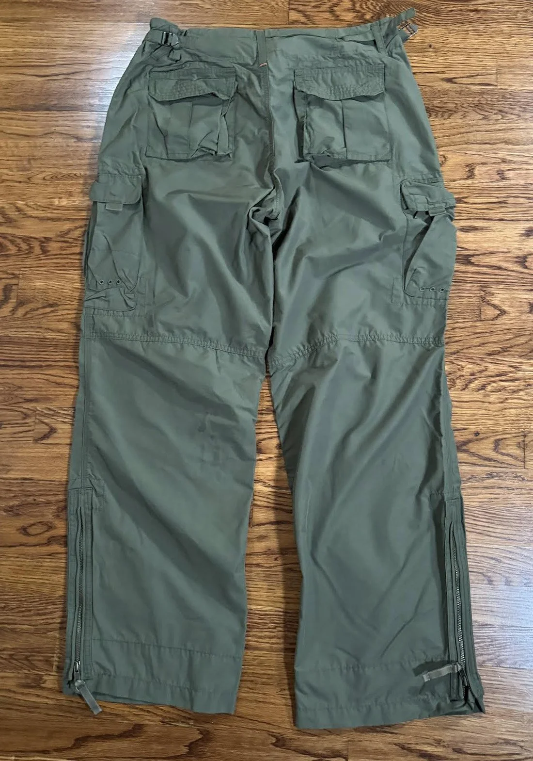 back of Gap Cargo pants .jpg