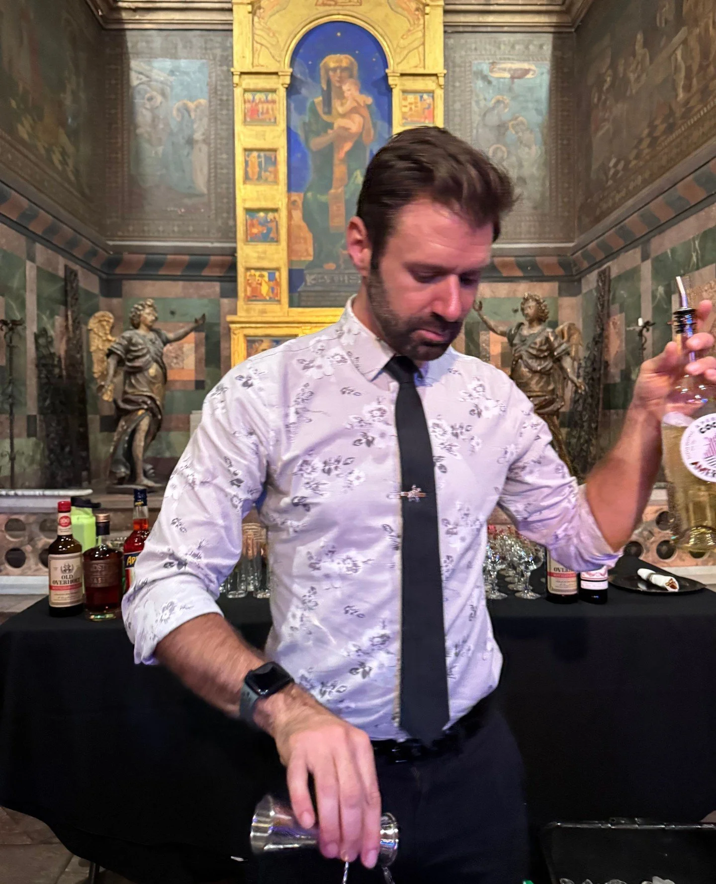 Always in motion.⁠
⁠
#mobilebarphilly #phillybartender #philadelphiawedding #barservice