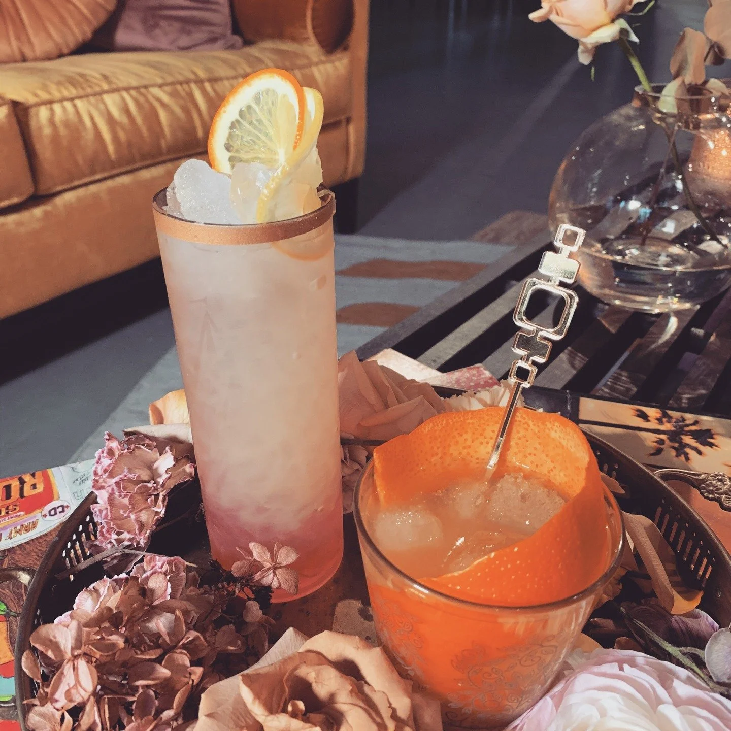 Channeling serious 70s vintage vibes with this groovy setup. There's nothing like sipping retro cocktails surrounded by warm velvet textures and nostalgic decor. Bring some vintage soul to your next event!

#drinkstagram #craftcocktails #signaturesip