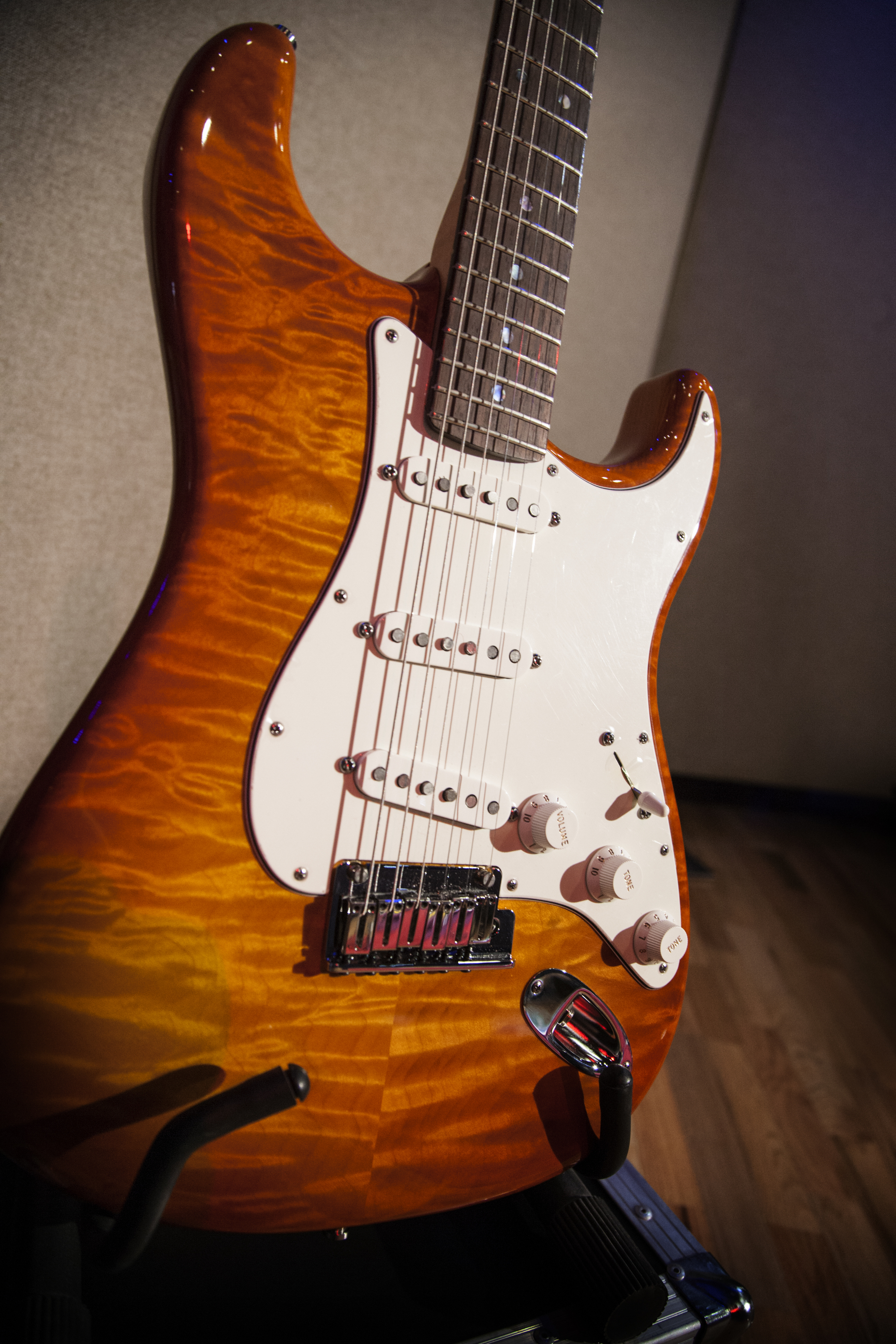 VJ7G0136 - Strat.JPG